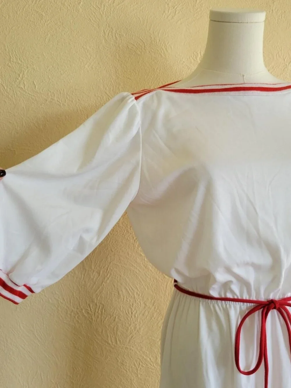 Timely Trends | 80s Vintage White & Red Tie Waist Dress